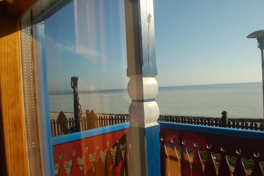 Nespecifikovaný výhled na moře nebo výhled na moře při pohledu z penzionu