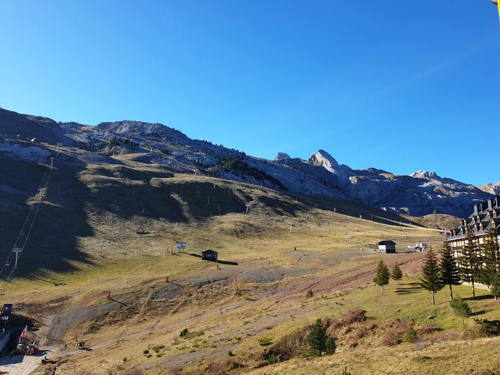 Apartamento El sarrio, Candanchú – Updated 2022 Prices
