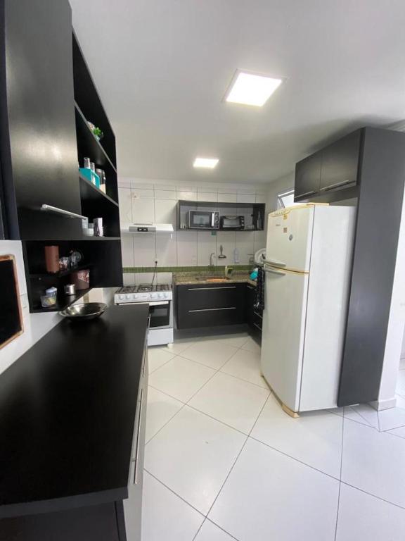  Casa Pé na Areia em Ubatuba - Alto Padrão a 30m da Praia