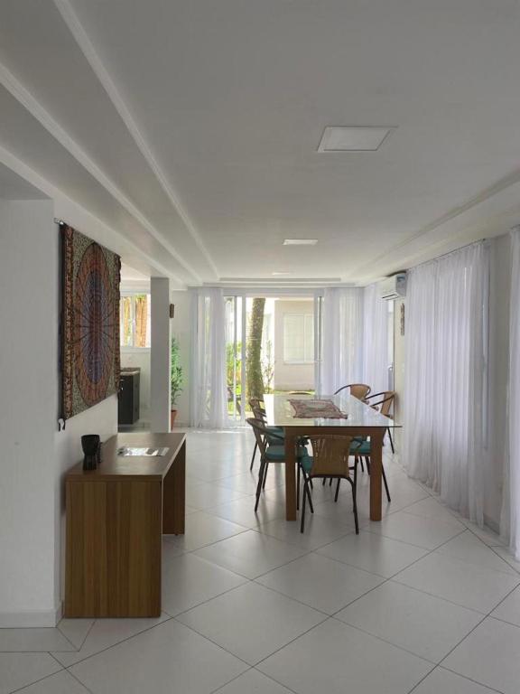  Casa Pé na Areia em Ubatuba - Alto Padrão a 30m da Praia