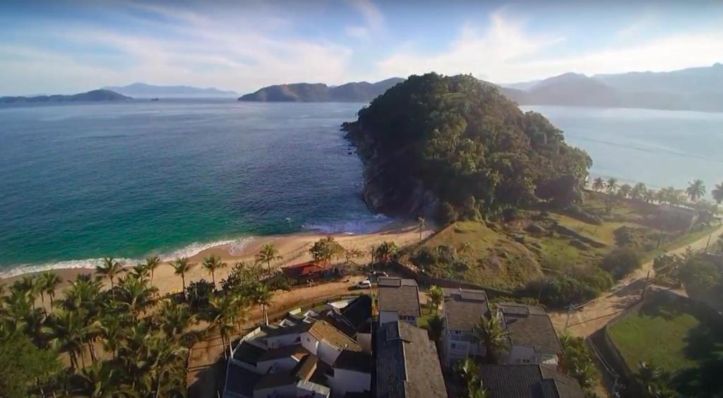  Casa Pé na Areia em Ubatuba - Alto Padrão a 30m da Praia