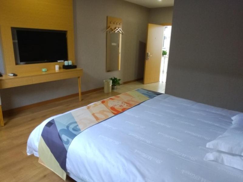 Postel nebo postele na pokoji v ubytování Shell Ningbo Yuyao Xinjian Road Hotel
