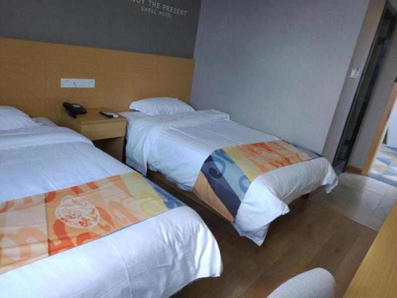 Postel nebo postele na pokoji v ubytování Shell Ningbo Yuyao Xinjian Road Hotel