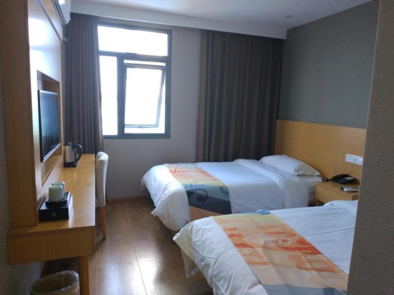 Postel nebo postele na pokoji v ubytování Shell Ningbo Yuyao Xinjian Road Hotel