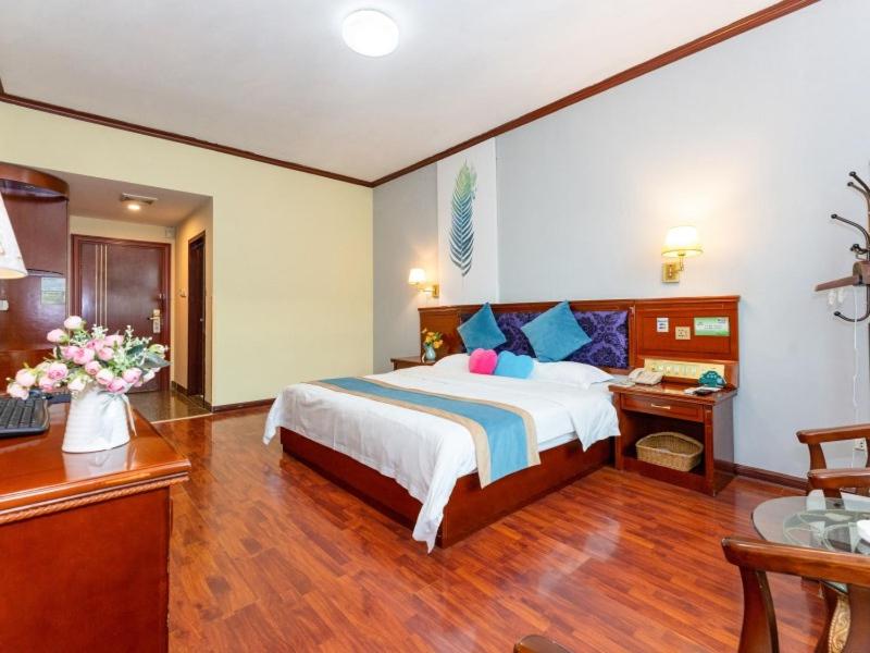 Postel nebo postele na pokoji v ubytování GreenTree Inn Nanning Xiuxiang Branch