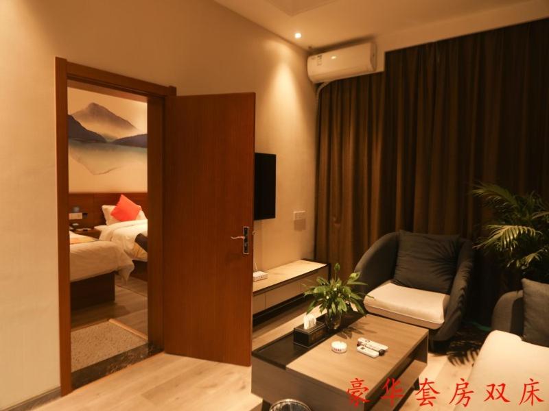 Postel nebo postele na pokoji v ubytování Shell Liaocheng Linqing City Bus Station Hotel