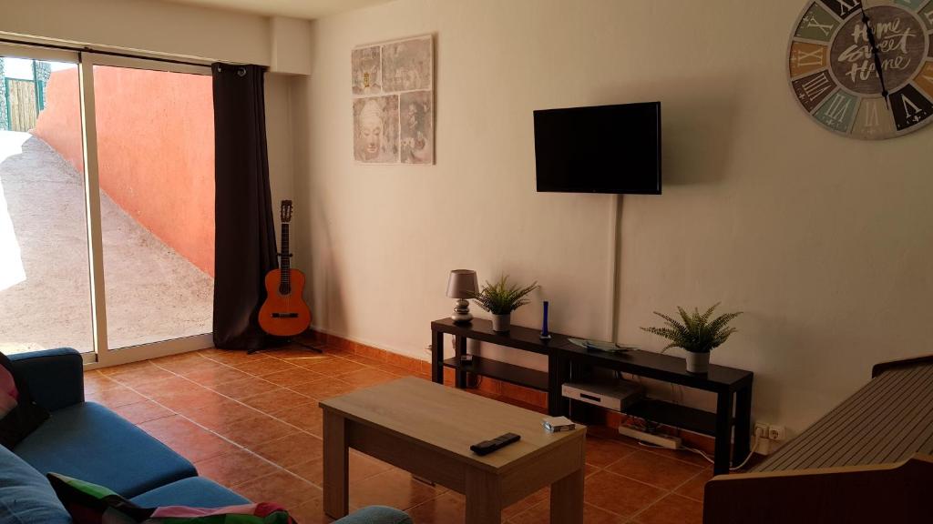 Telewizja i/lub zestaw kina domowego w obiekcie Alojamiento único y tranquilo Arico con fibra optica