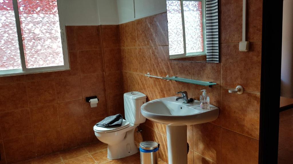 Łazienka w obiekcie Alojamiento único y tranquilo Arico con fibra optica