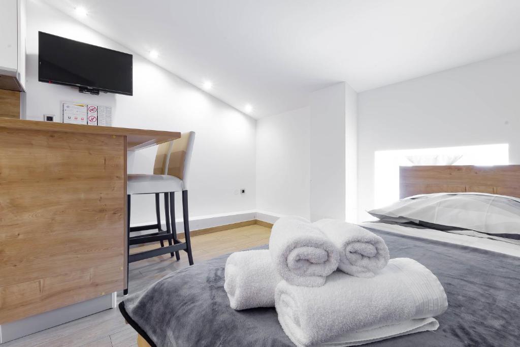Posteľ alebo postele v izbe v ubytovaní Apartments Pomerio Rijeka East
