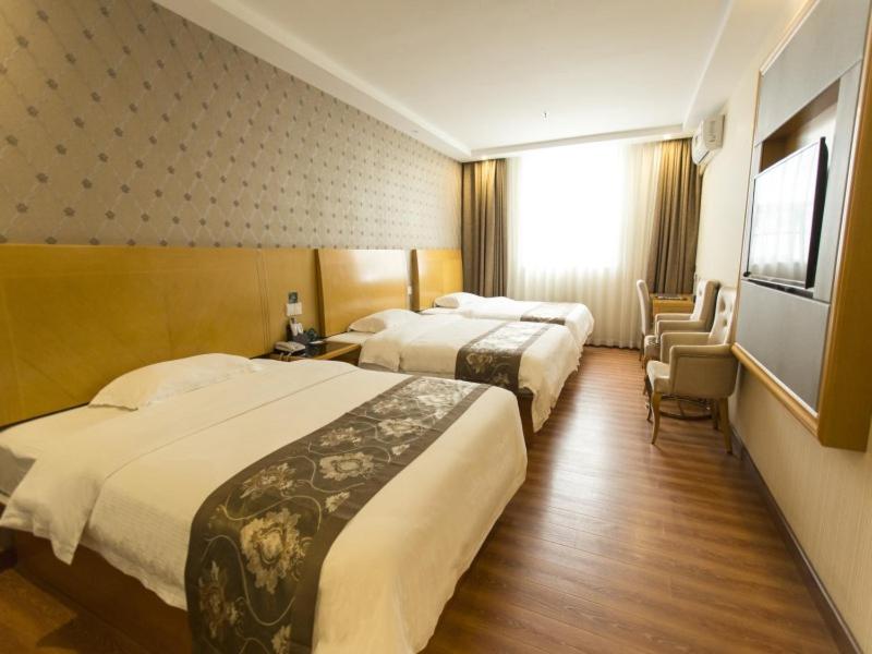 Postel nebo postele na pokoji v ubytování GreenTree Inn Zhuhai Mingzhu Station Express Hotel