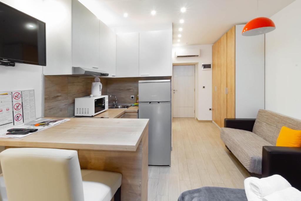 Kuchyňa alebo kuchynka v ubytovaní Apartments Pomerio Rijeka East