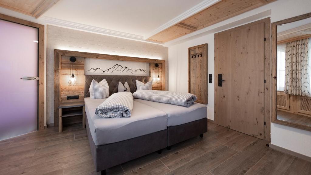 Postel nebo postele na pokoji v ubytování Hotel Tanzer