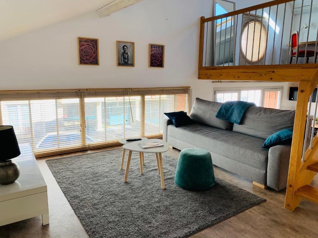 Photo de la galerie de l'établissement Loft 60m2 2-4 personnes avec garage et wifi 3 Rue St Joseph St Etienne proche centre-ville, à Saint-Étienne