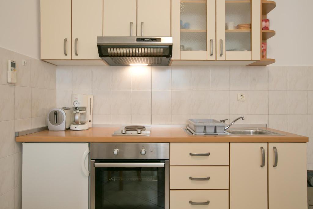 Kuchyň nebo kuchyňský kout v ubytování Villa Bona Dubrovnik
