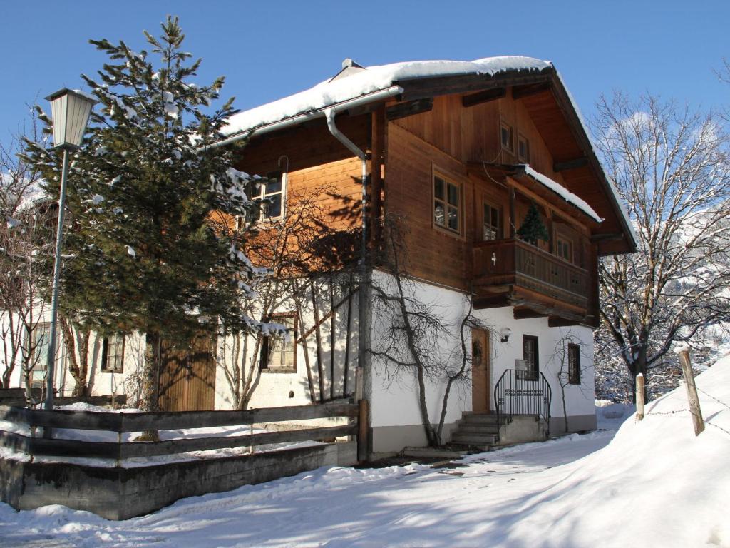Cozy apartment with balcony in Mittersill a l'hivern