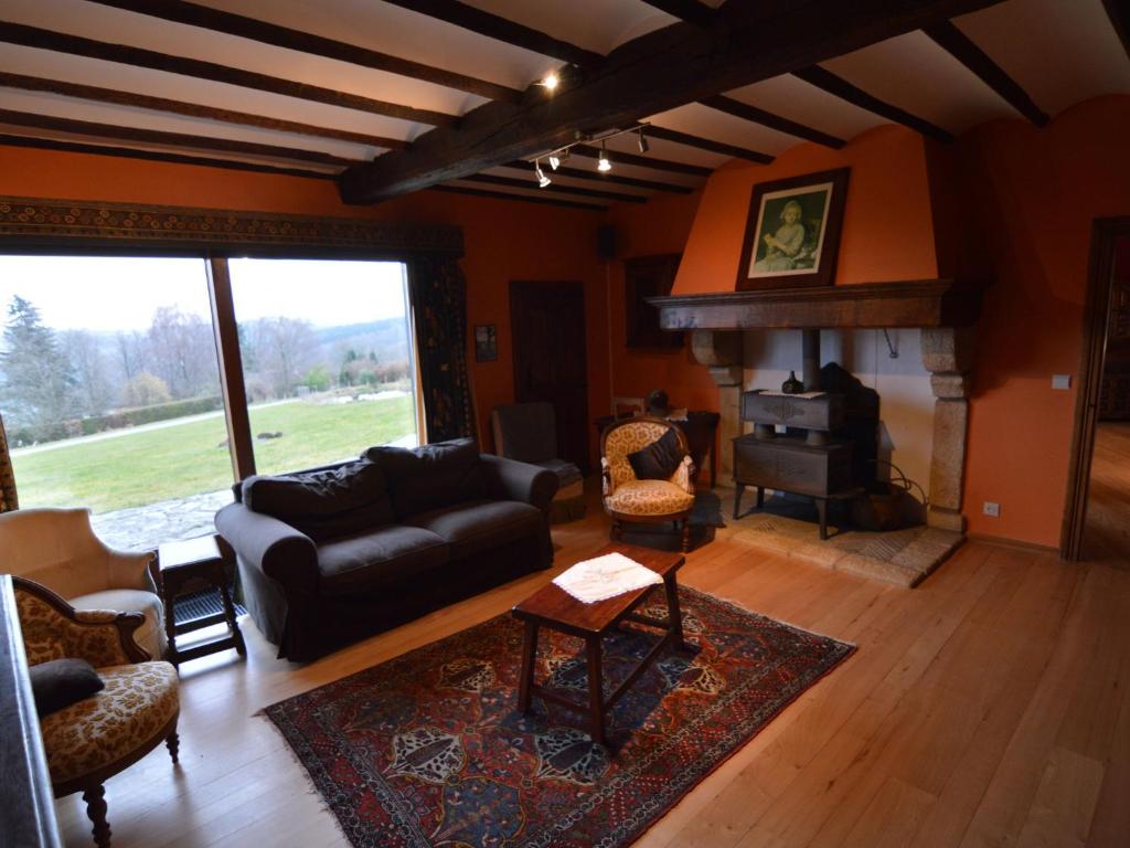 Posezení v ubytování Holiday Home in Baneux with Garden & Games
