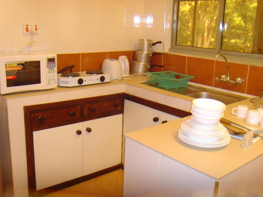 Kuchyň nebo kuchyňský kout v ubytování Kenya Comfort Suites
