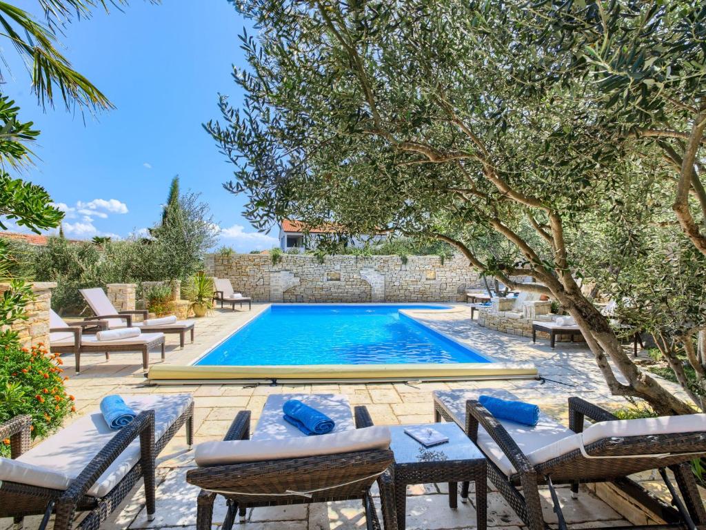 Πισίνα στο ή κοντά στο Apartment in Murter near Beach and Pool