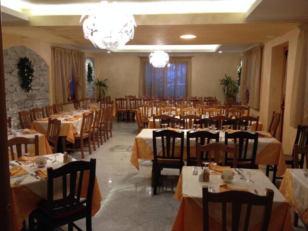 Restaurace v ubytování Albergo Del Ponte