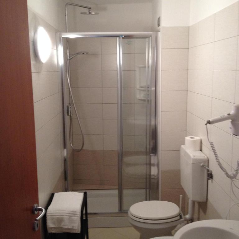 Koupelna v ubytování Albergo Del Ponte