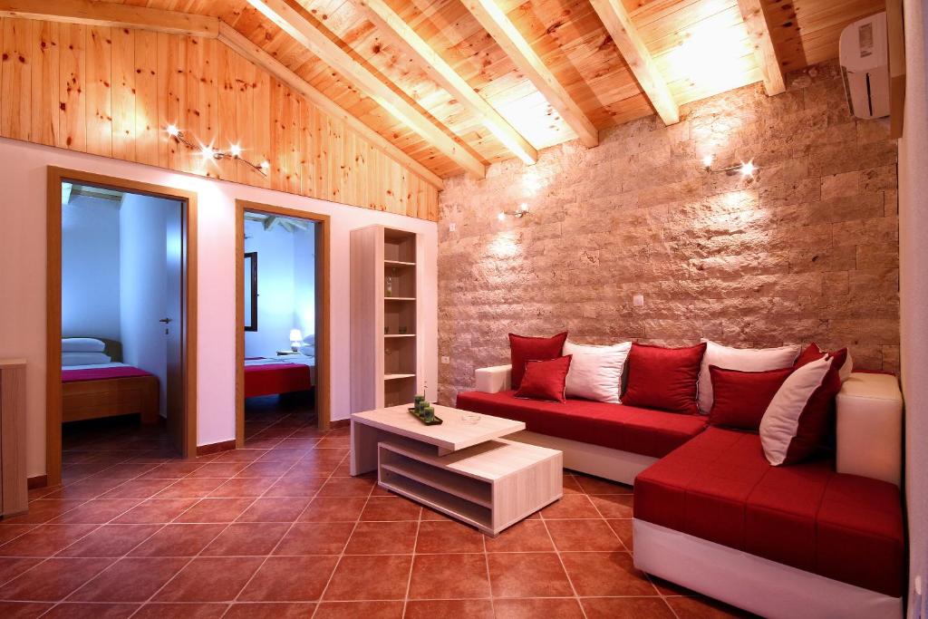 Harmonia Bungalows & Pool - 1