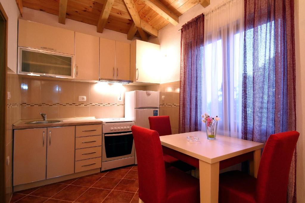 Harmonia Bungalows & Pool - 4