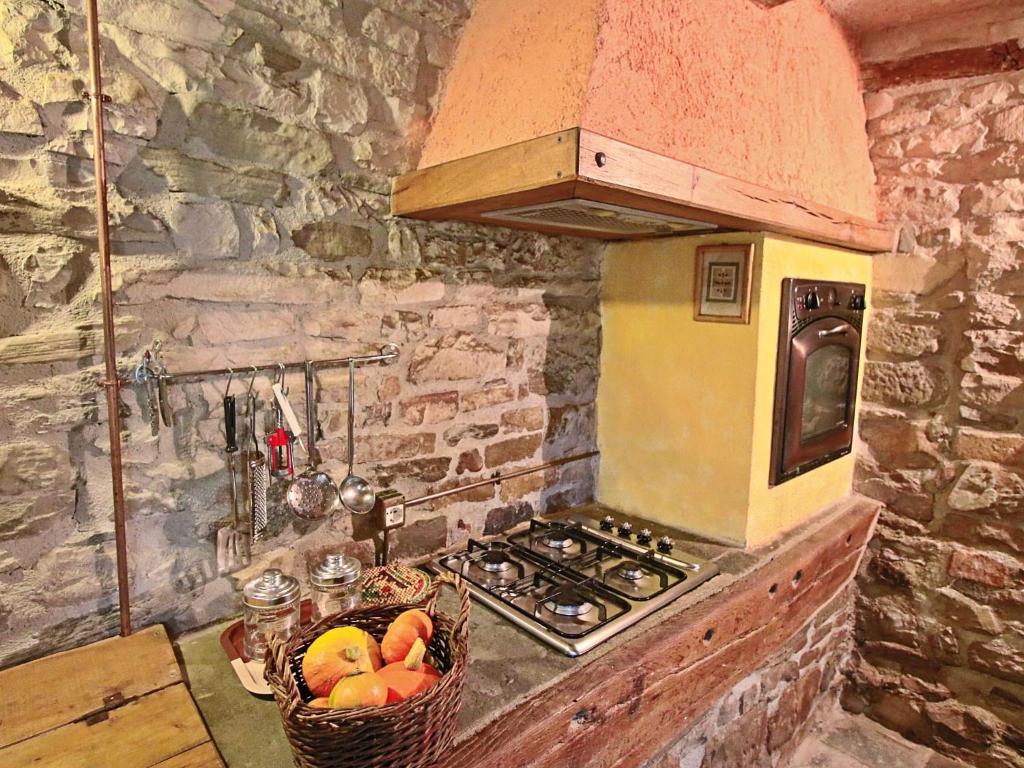 A kitchen or kitchenette at Holiday home with swimming pool in Apecchio