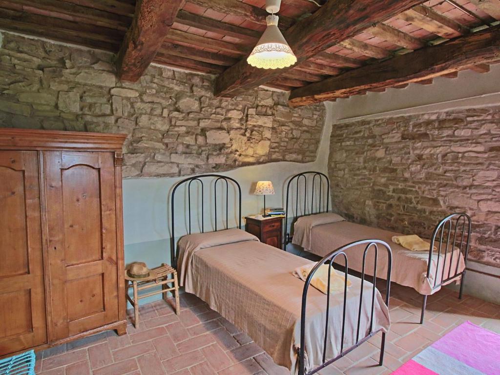 A bed or beds in a room at Holiday home with swimming pool in Apecchio