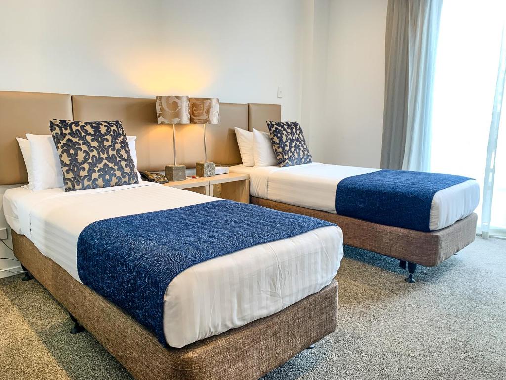 Voodi või voodid majutusasutuse Ramada Suites by Wyndham Albany toas