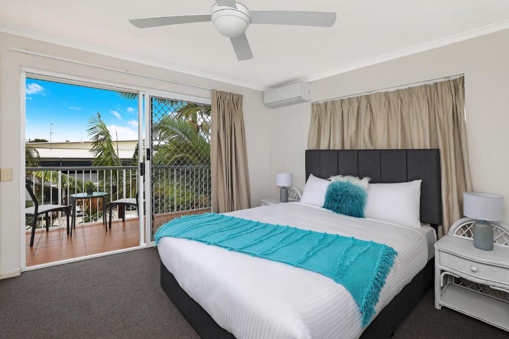 Postel nebo postele na pokoji v ubytování Dockside Apartments Mooloolaba
