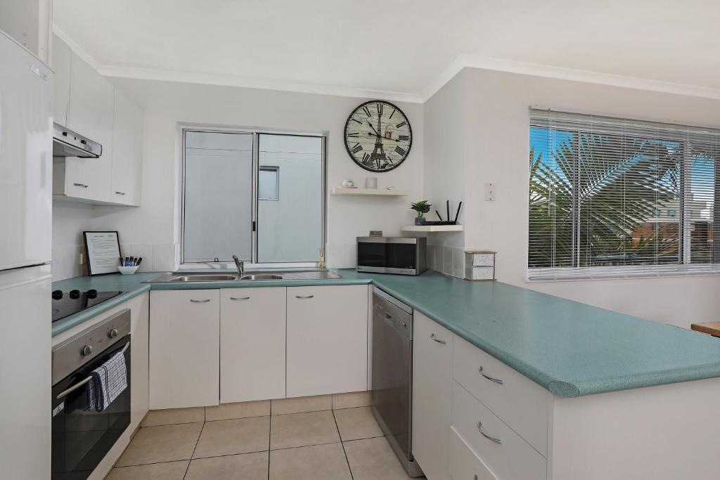 Kuchyň nebo kuchyňský kout v ubytování Dockside Apartments Mooloolaba