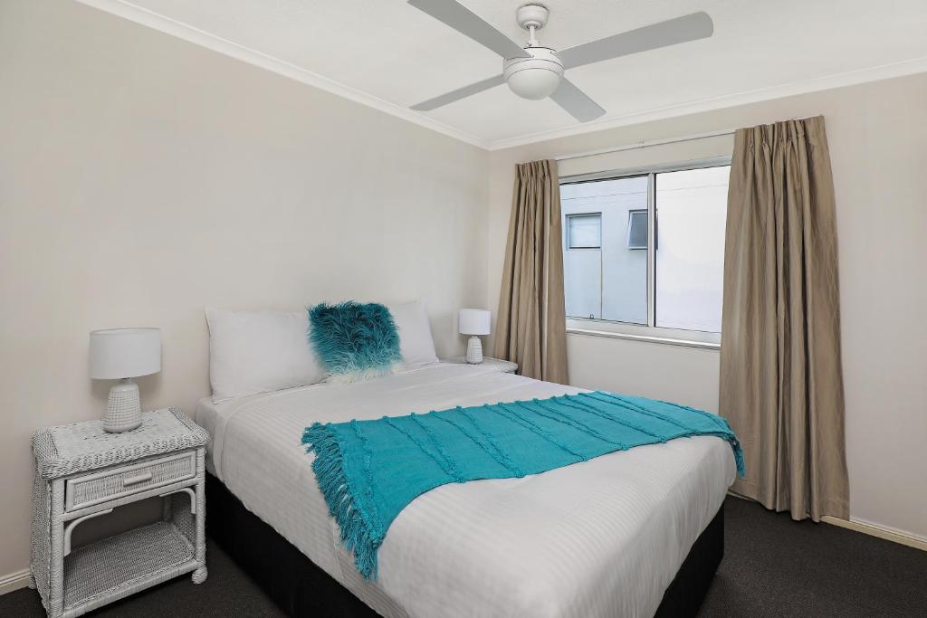 Postel nebo postele na pokoji v ubytování Dockside Apartments Mooloolaba