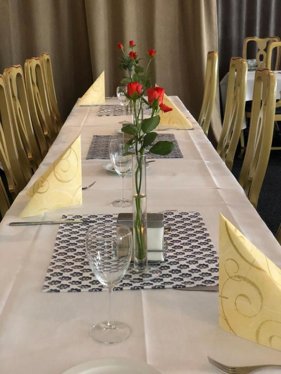 Restaurace v ubytování Värdshuset Hwitan