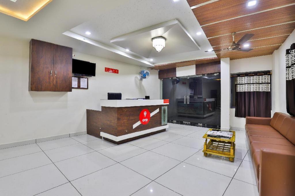 TV a/nebo společenská místnost v ubytování Hotel Bansidhar-Somnath