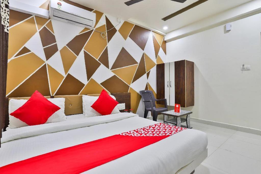 Postel nebo postele na pokoji v ubytování Hotel Bansidhar-Somnath