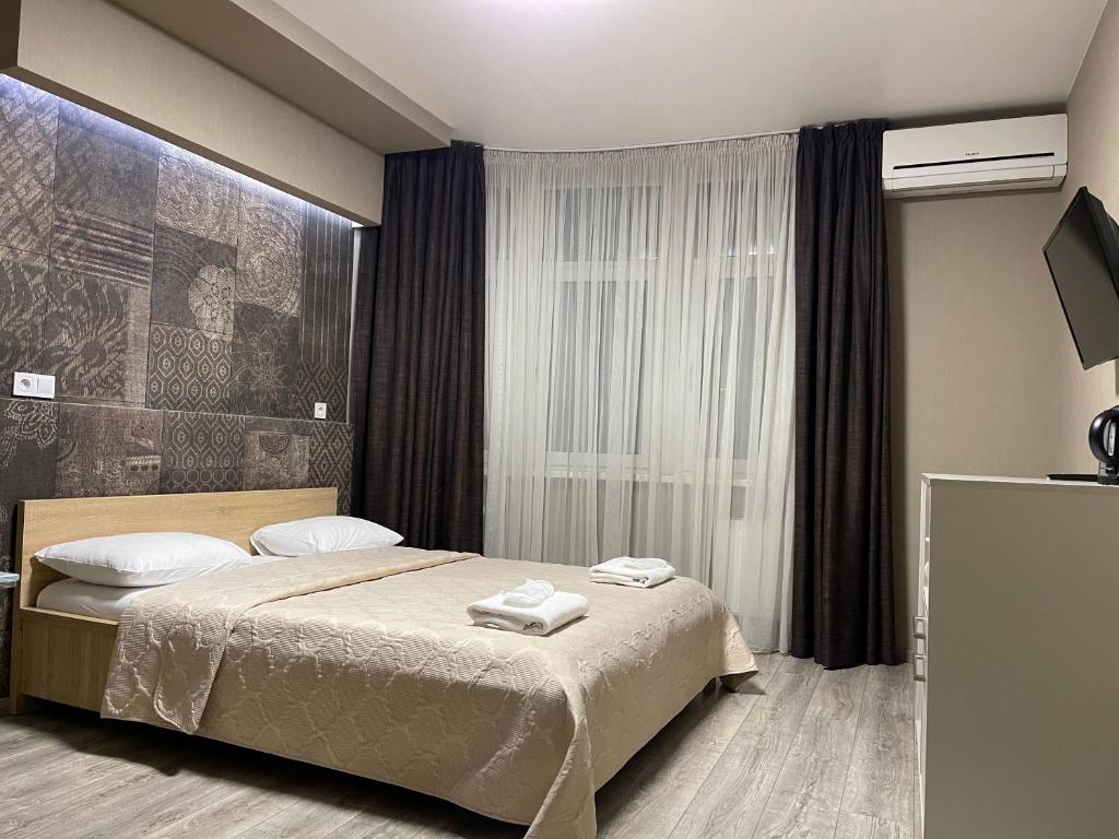 Solo Apartment Ahmatovoy tesisinde bir odada yatak veya yataklar