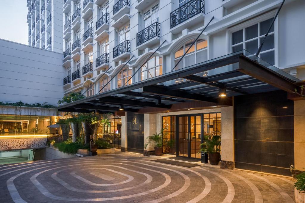 a view of a building with a walkway at eL Hotel Yogyakarta Malioboro in Yogyakarta