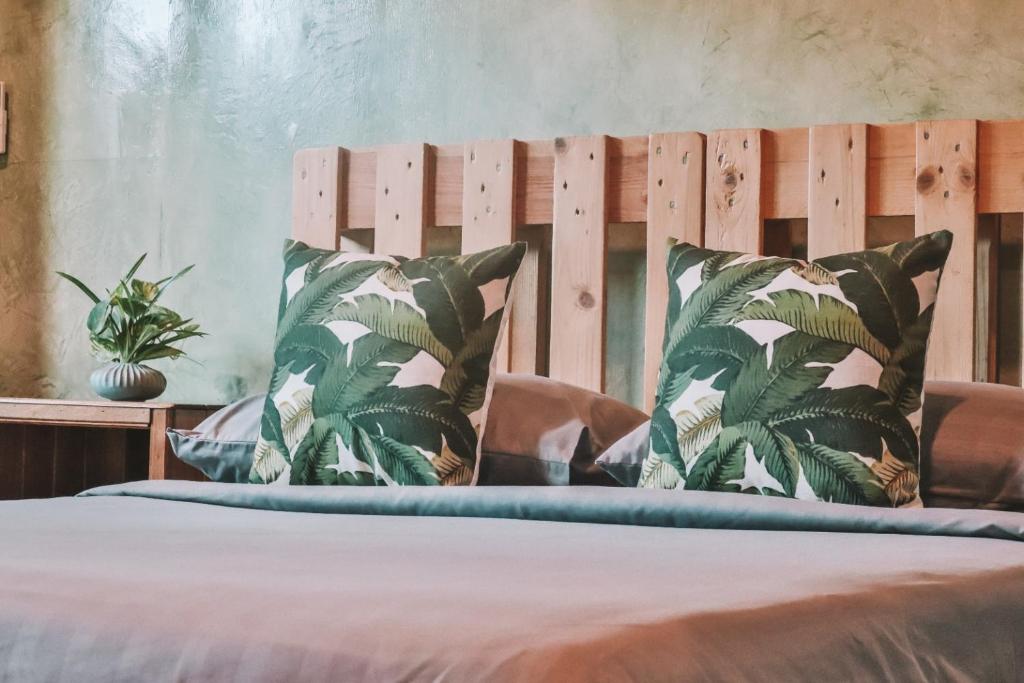 Postel nebo postele na pokoji v ubytování Baan Rabieng Talay Homestayบ้านระเบียงทะเล โฮมสเตย์เกาะกูด