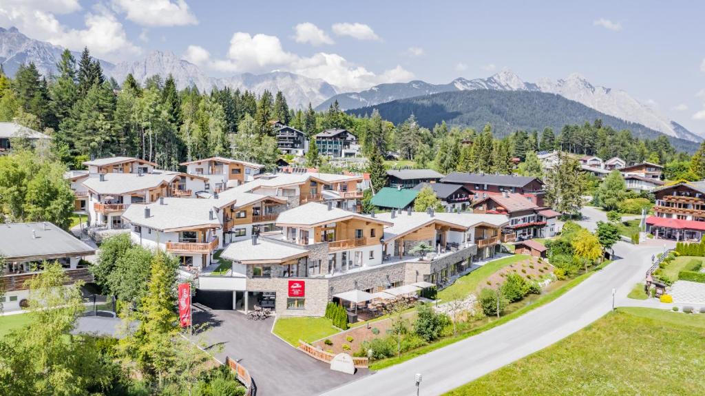 Ett flygfoto av AlpenParks Chalet & Apartment Alpina Seefeld