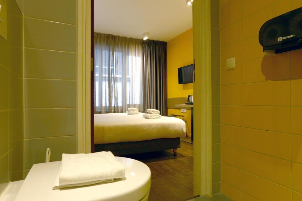 Postel nebo postele na pokoji v ubytování City Hotel Amsterdam