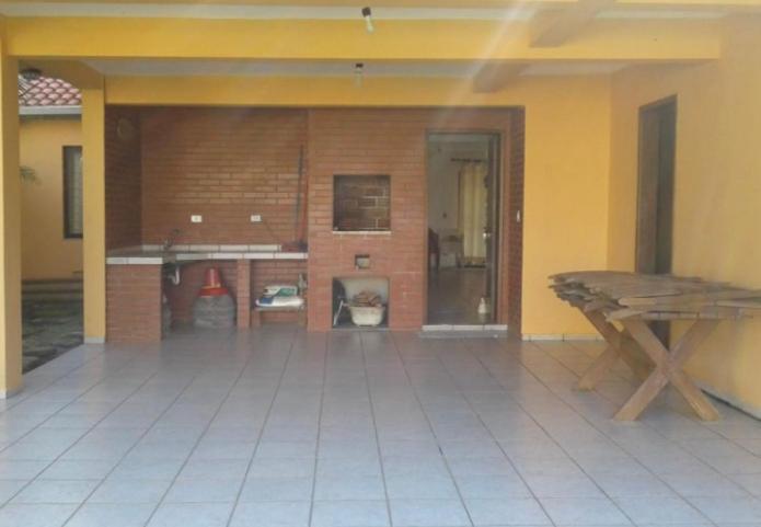  Linda e espaçosa casa de Guaratuba a 2 quadras da praia central