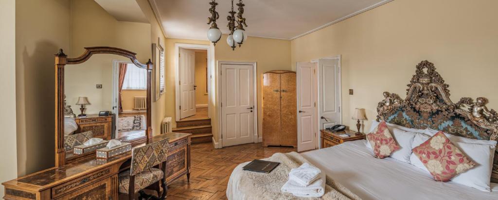 St Giles House - Resim 21