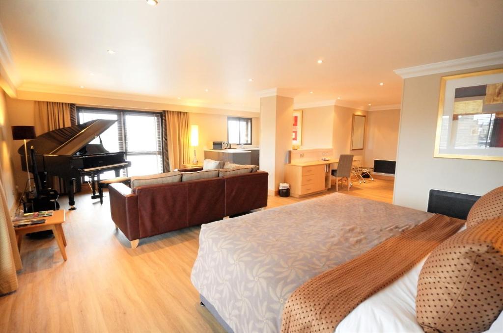 The Mansefield Hotel - 