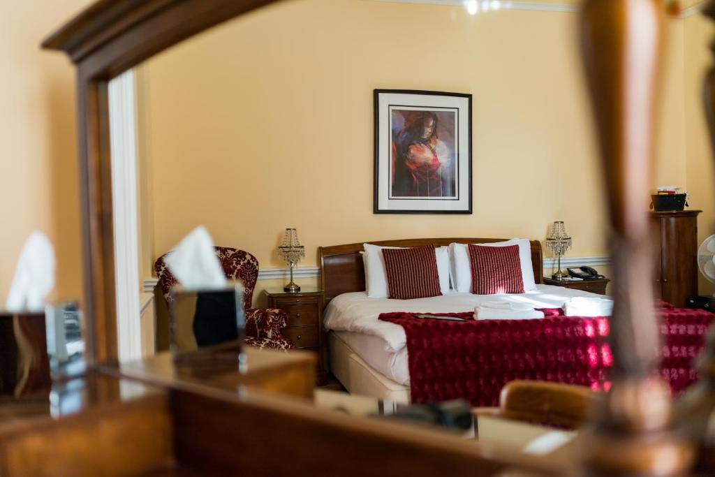 St Giles House - Resim 16