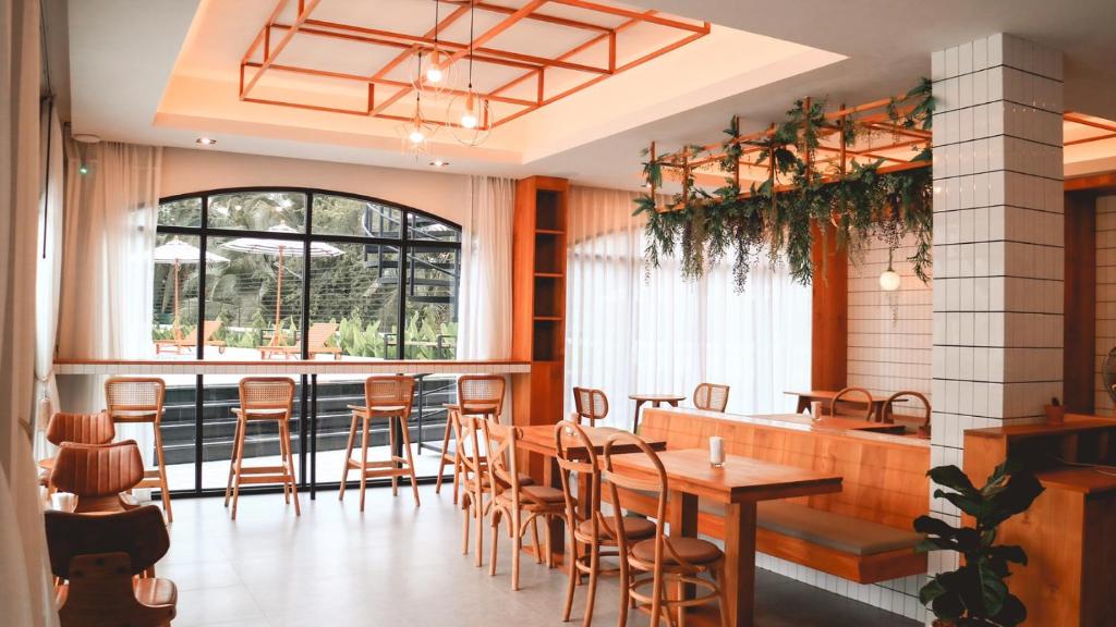 Restaurace v ubytování Li CALLA Resort Trat
