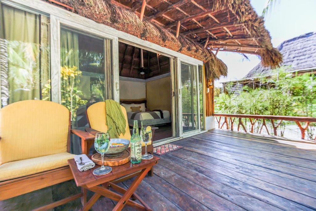 Балкон или терраса в Villa Pescadores Tulum-Beachfront hotel by Ahau Collection