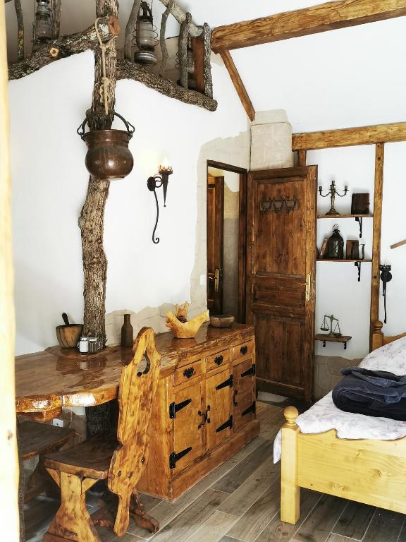 La Chaumiere De La Foret Enchantee France Besse Sur Issole Booking Com