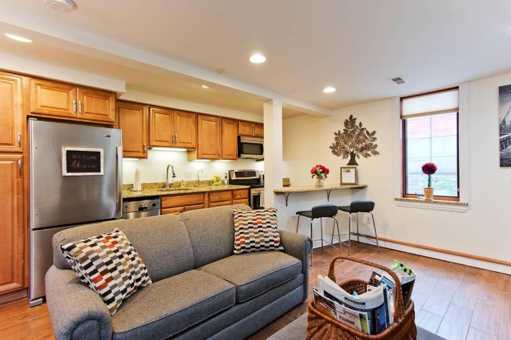 Luxurious and Cozy Downtown Garden Apartment - Housity