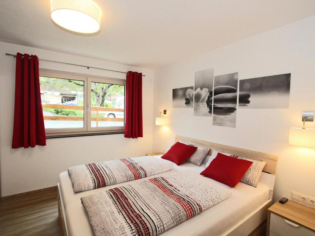 Postel nebo postele na pokoji v ubytování Apartment in Schwendau near Horbergbahn