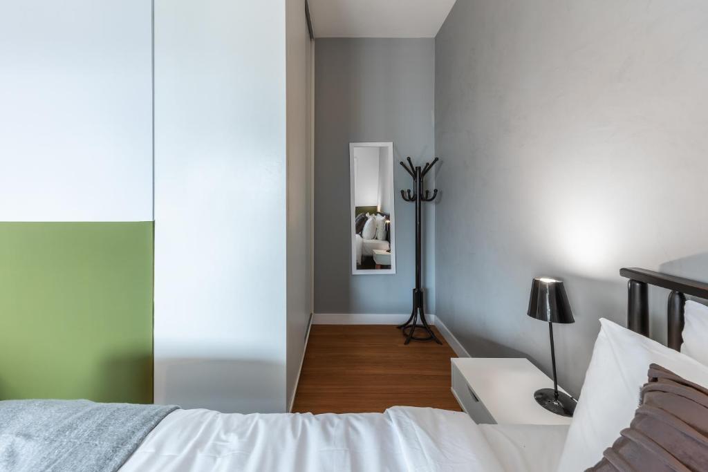  Apartamento completo com vaga - Vila Olímpia